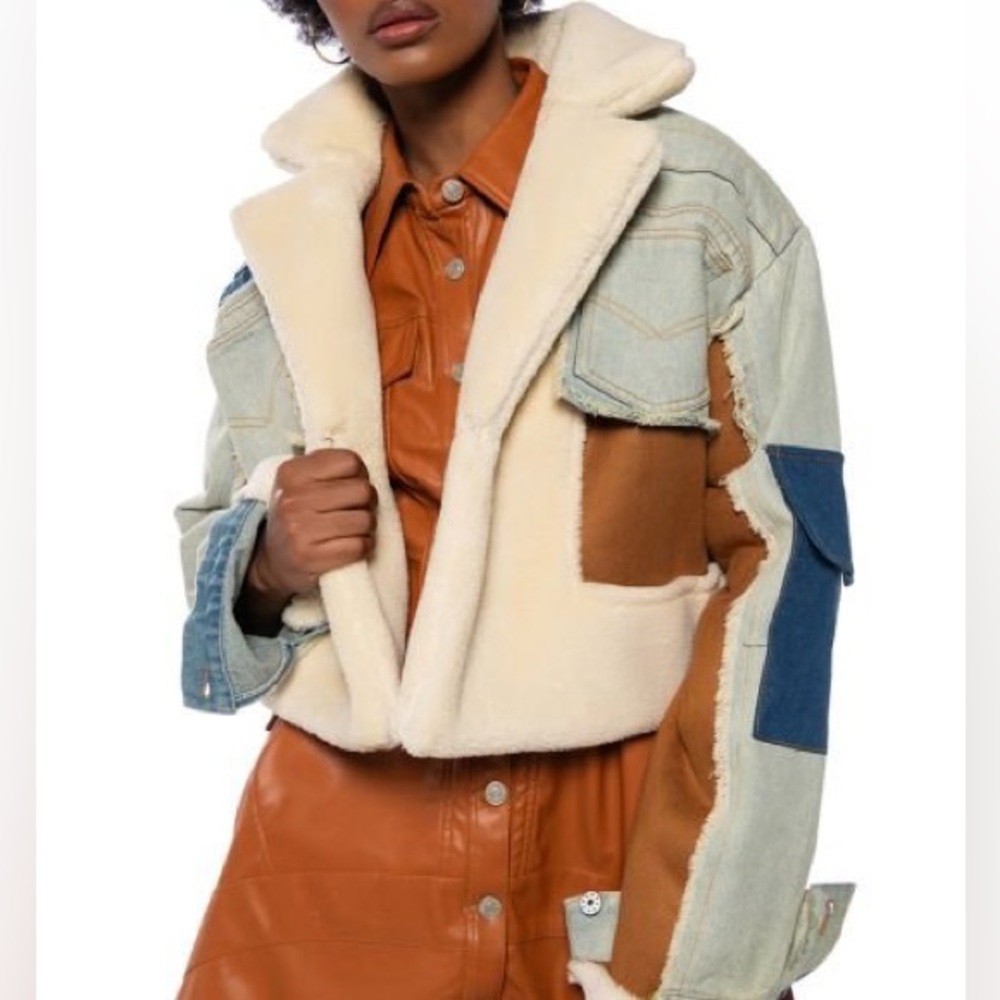 Akira MAKIN IT BLEND DENIM SHEARLING CROP JACKET